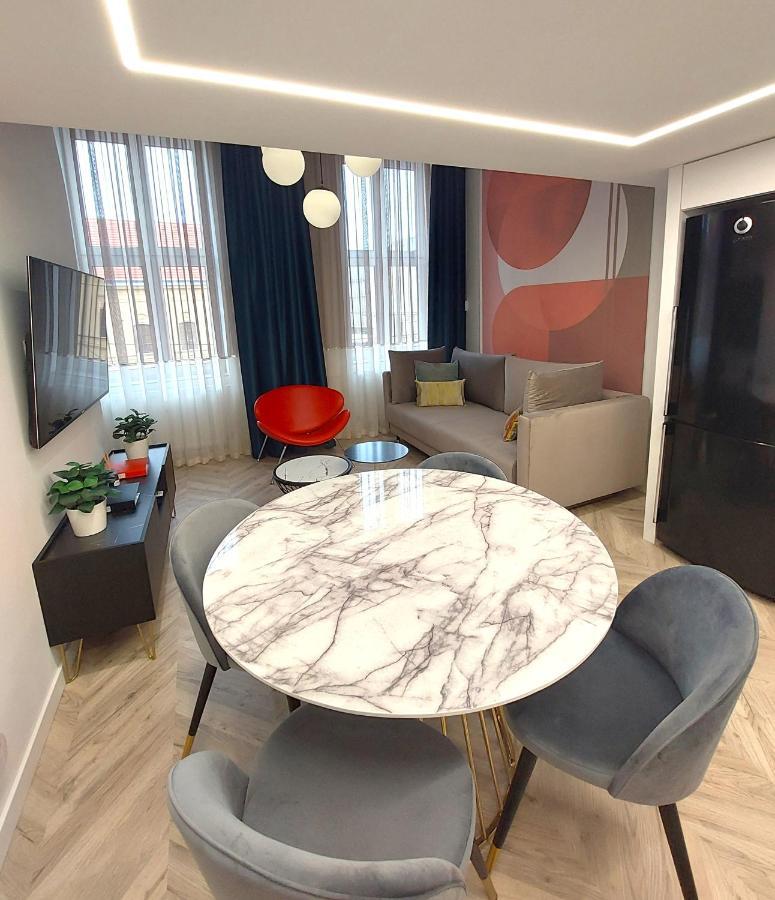 Central Gallery Apartment Дебрецен Екстериор снимка